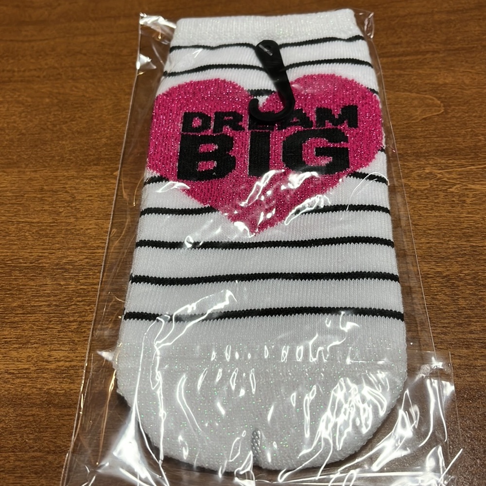 NWT “Dream Big” Ankle Socks - Picture 2 of 2